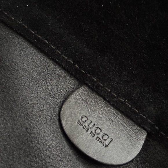 Gucci Black Leather Strap with Logo Detail - Picture 13 of 16